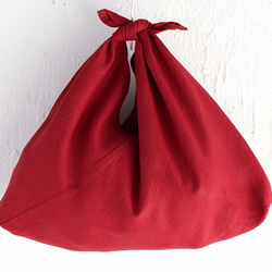 亞麻布的Azuma Bag M（紅色）裝在袋子裡。 第3張的照片