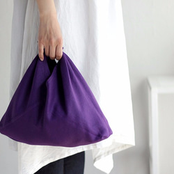 在麻布袋中袋東面M（紫色）袋。 第1張的照片