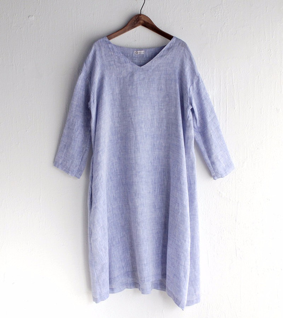 亞麻V領連衣裙簡單的藍色條紋 第7張的照片