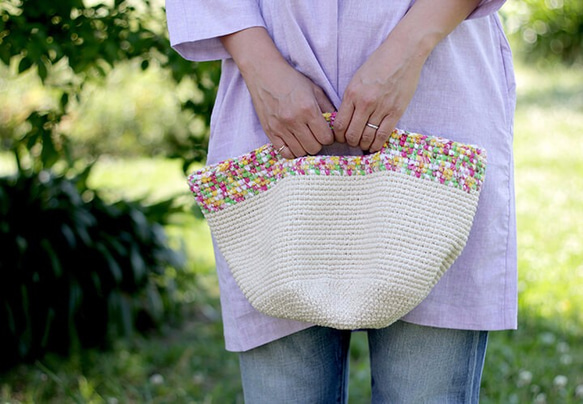 裂き編みと無染色コットンクロシェのトートバッグ（オフホワイト） 1枚目の画像