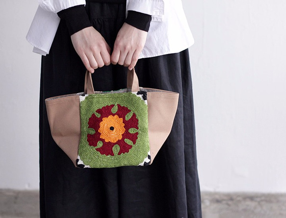 インセインinsaneいちご刺繍スナップバッグ　ネイビーOTTO an another angelus】ニードルポイント風刺繍がま口バッグ