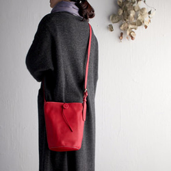 正品牛皮斜背單肩包皮革手拿包 hana（紅色）免運。 第2張的照片