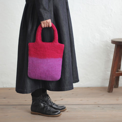 “限量1”羊毛100％毛氈手提袋（櫻桃粉色/紫色） 第2張的照片