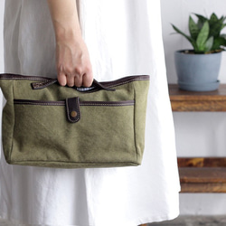 袋子（內袋）橄欖色的帆布和皮革袋 第7張的照片