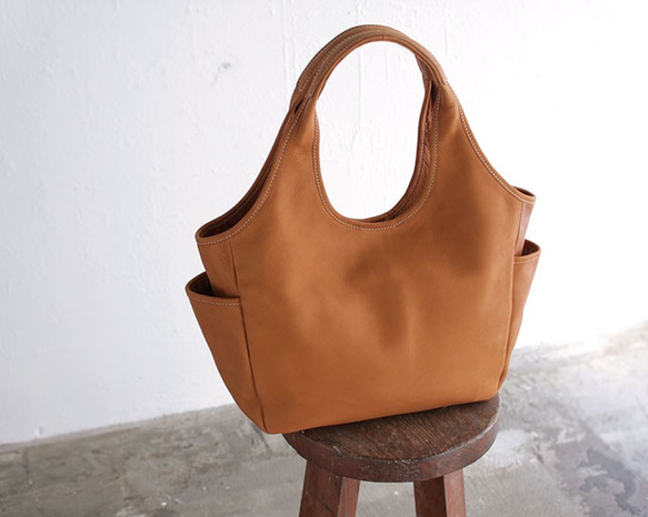 正品牛皮皮革側袋 Simple tote bag Petit Nim (camel) 第3張的照片