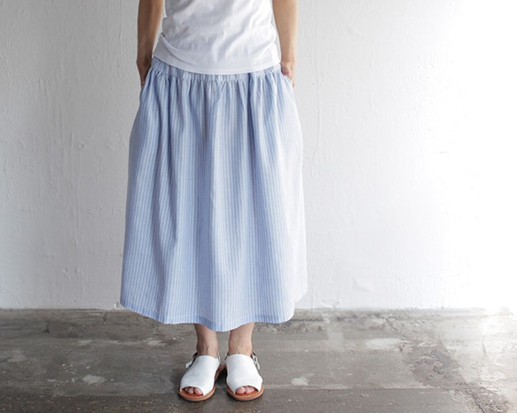 ●條紋亞麻褶襉長裙（淺藍色） 第1張的照片