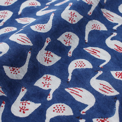 サブにもメインにも◎ alinのあづま袋（あずま袋/東袋）Mサイズ 木版染め ブロックプリント（スワン/ブルー）. 2枚目の画像