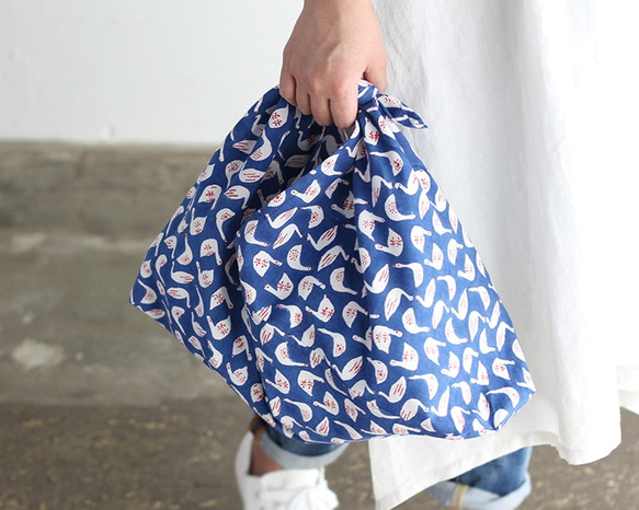 サブにもメインにも◎ alinのあづま袋（あずま袋/東袋）Mサイズ 木版染め ブロックプリント（スワン/ブルー）. 6枚目の画像