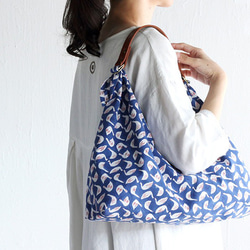 サブにもメインにも◎ alinのあづま袋（あずま袋/東袋）Mサイズ 木版染め ブロックプリント（スワン/ブルー）. 7枚目の画像