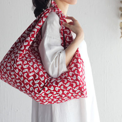 木刻染版印刷Azuma袋L 64cm肩型環保袋（天鵝/紅色） 第1張的照片