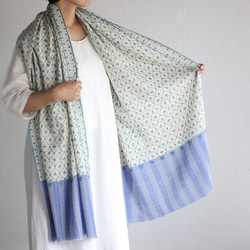 Sozuni 刺繡羊毛披肩（灰白色） 第2張的照片