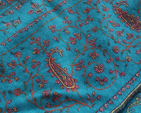 【1点物】手刺繍手織り ソズニ刺繍 パシュミナ（カシミア） ファー付きストール （ターコイズブルー） 6枚目の画像