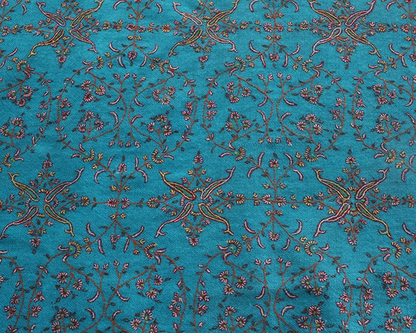 【1点物】手刺繍手織り ソズニ刺繍 パシュミナ（カシミア） ファー付きストール （ターコイズブルー） 7枚目の画像