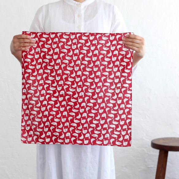 “木版染料塊印刷大幅面手帕”手帕面罩用（天鵝色/紅色） 第2張的照片