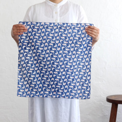 木版染色版畫大手帕十字頭巾（天鵝/藍色）。 第4張的照片