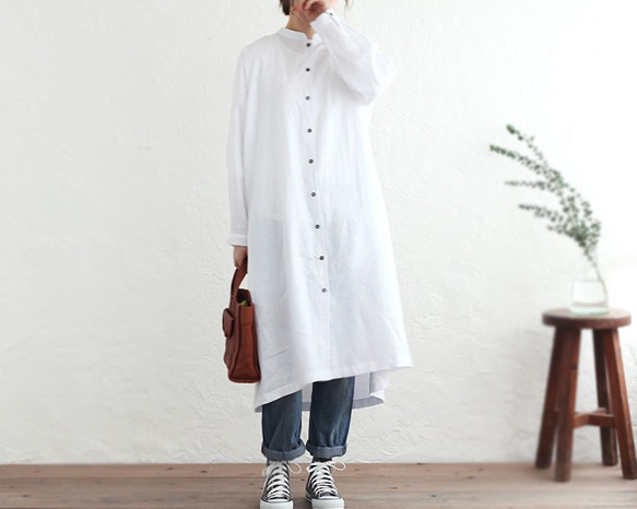 亞麻站立式衣領貝殼鈕扣前開口Haori襯衫連衣裙（白色） 第1張的照片