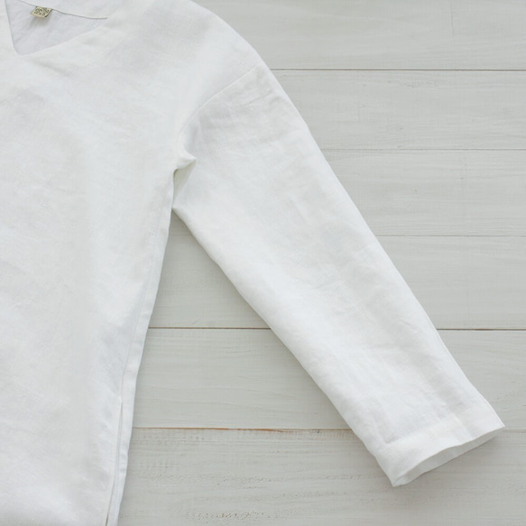休閒時間和假期的“厚亞麻V領連衣裙”寬鬆尺寸（白色） 第7張的照片