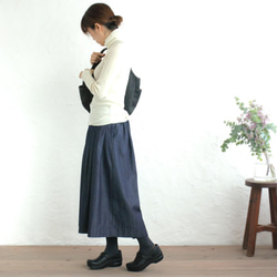 コットンデニム プリーツスカート ウエストすっきり ゆったりサイズ ミモレ丈 2枚目の画像