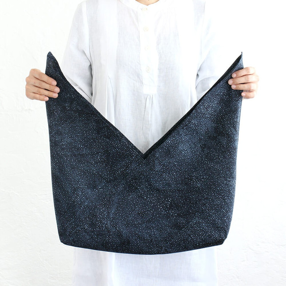 alin&#39;s Azuma袋M 50厘米籃子袋，配蠟染Azuma袋扣（銀河系/黑色） 第3張的照片