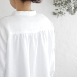 “亞麻 2way 長袖襯衫連衣裙”前開口聚攏外罩（白色） 第4張的照片