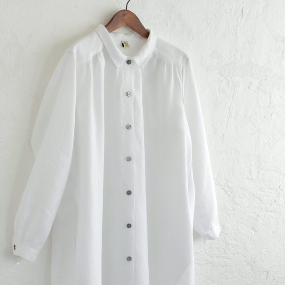 “亞麻 2way 長袖襯衫連衣裙”前開口聚攏外罩（白色） 第7張的照片