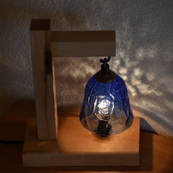 ★送料無料★木とガラスのテーブルランプ【アイスカット　青】 2枚目の画像