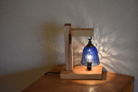 ★送料無料★木とガラスのテーブルランプ【アイスカット　青】 4枚目の画像