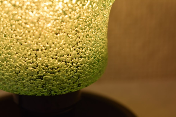 ◆送料無料◆吹きガラス卓上ランプ　鉄スタンド（ミニ）【泡　緑】 3枚目の画像
