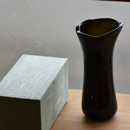 送料無料＊【 黒花器（化粧箱付） 】 一輪挿し・花瓶・花器 吹きガラス