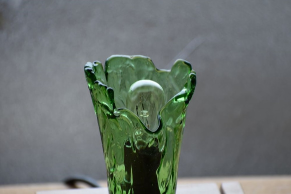 吹きガラスミニランプ【木台　アイスカット　緑】 8枚目の画像