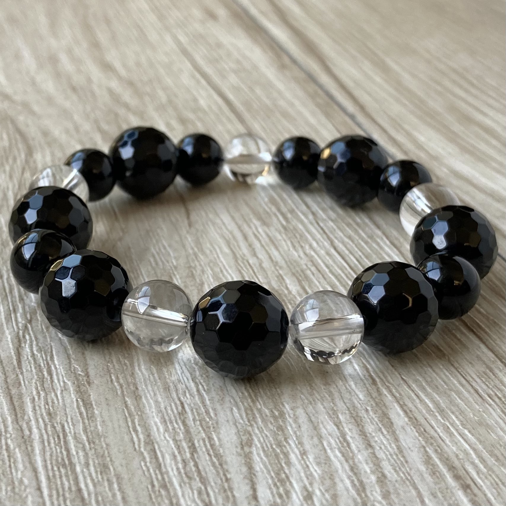 着実に目標へ向かう意志を支える/大玉オニキス128面カット・水晶/天然石 ストーン ブレスレット