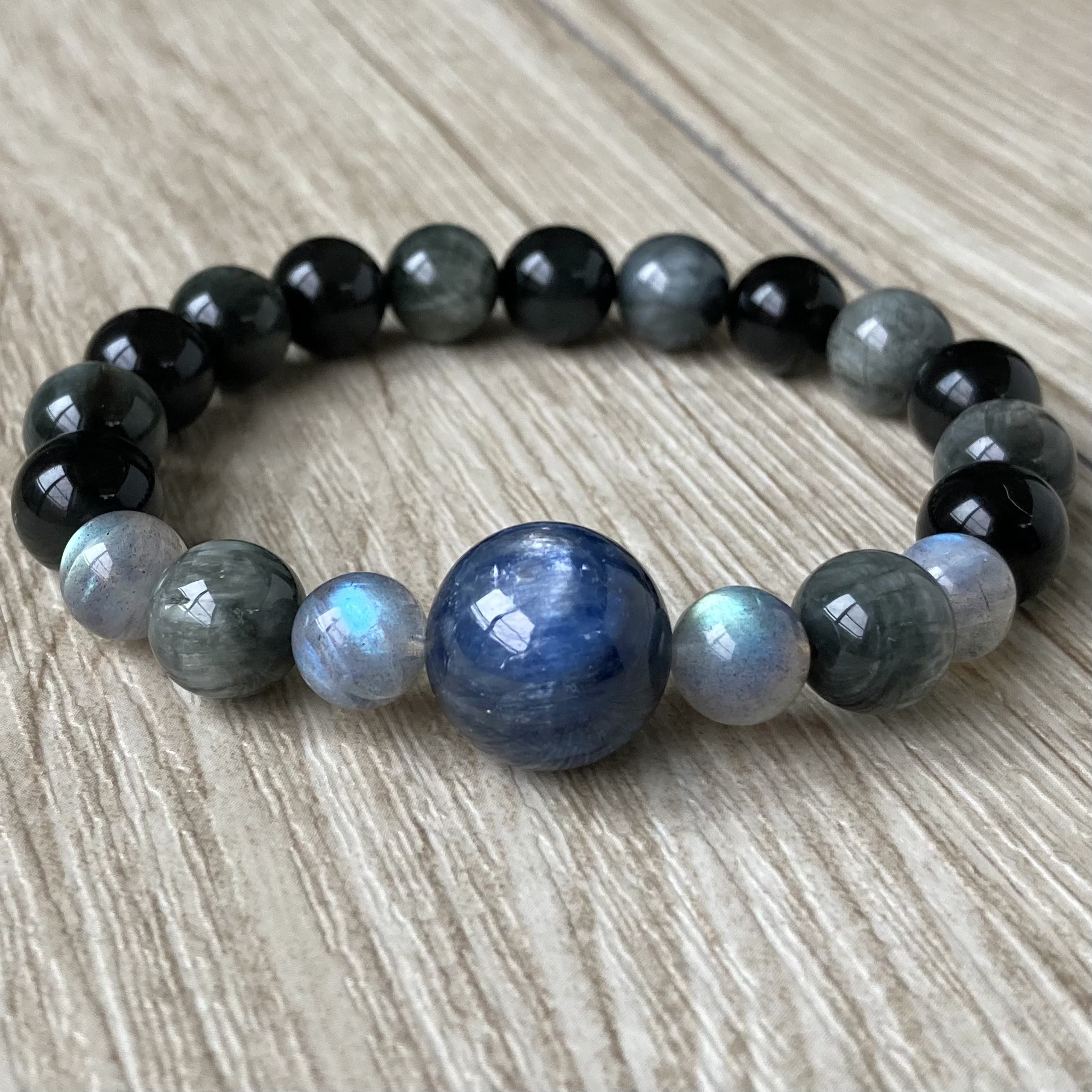 落ち着きと洗練を感じさせる、大人のための/カイヤナイト・イーグルアイ・他/天然石 ストーン ブレスレット