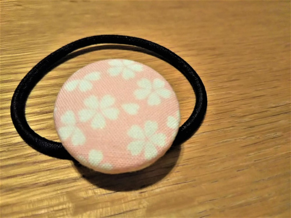 桜柄の立体マスクとくるみボタンのヘアゴムセット 6枚目の画像