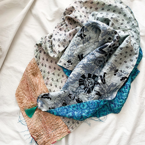 インドヴィンテージシルク100%カンタ刺繍/ラリーキルトの大判 インドヴィンテージシルク100%カンタ刺繍/ラリーキルトの大判