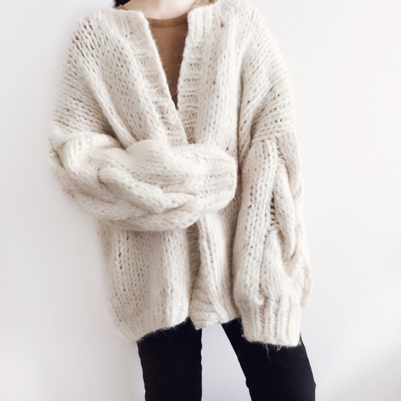 Creema限定*送料無料*Hand knitted[手編み]Chunkyホワイトカーディガン 1枚目の画像