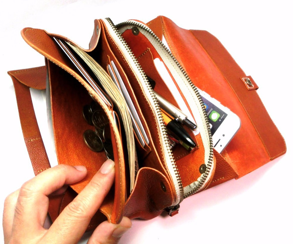 コスメ、文房具も入る大容量コインケースの長財布（茶色）（コインケース外せます） 3枚目の画像