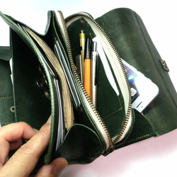 コスメ、文房具も入る大容量コインケースの長財布（緑色）（コインケース外せます） 3枚目の画像