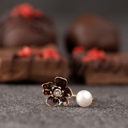 チョコレートの花と淡水パール　リング 2枚目の画像