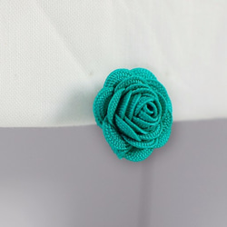 布で作った大輪の花の耳飾り（イヤリング/ピアス） 3枚目の画像