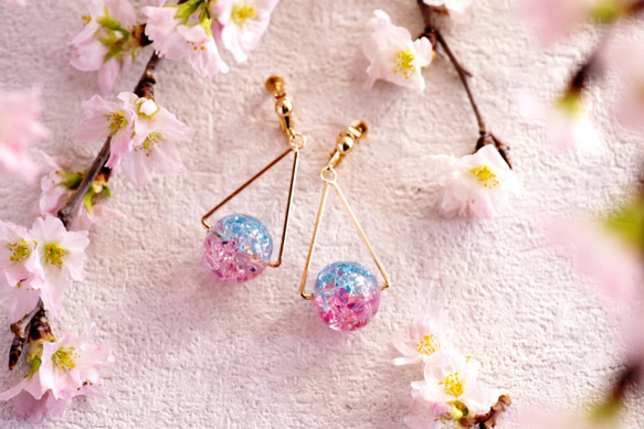 青空と桜ボールのイヤリング/ピアス 2枚目の画像