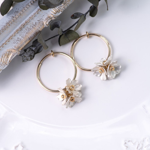 スノーフラワーブーケ フープイヤリング(ピアス) ピアス（フープ