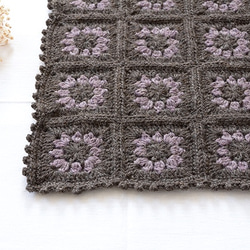 モチーフ編みのミニひざ掛け：チャコールブラウン 2枚目の画像