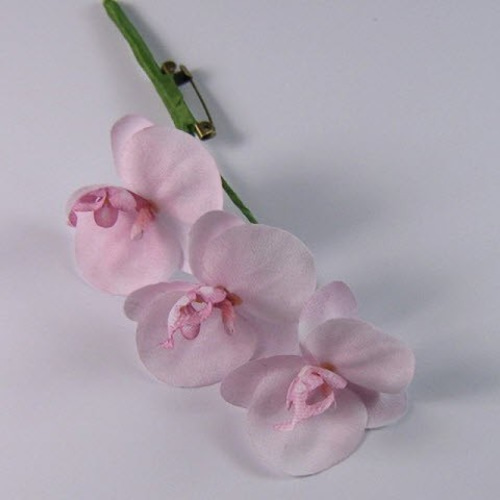 手染めの布花 ピンクの胡蝶蘭 (コチョウラン)のコサージュ