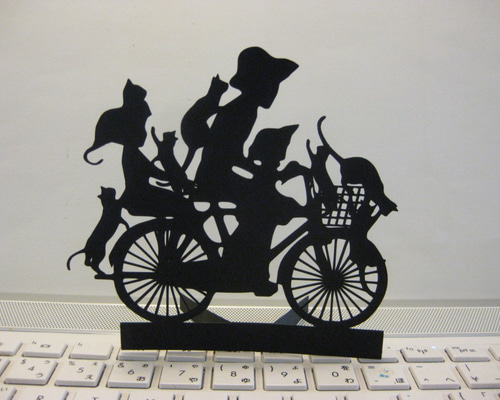 自転車とパズルピースのアート作品 切り絵 0_2dda1d923c6db521a07d6299326a