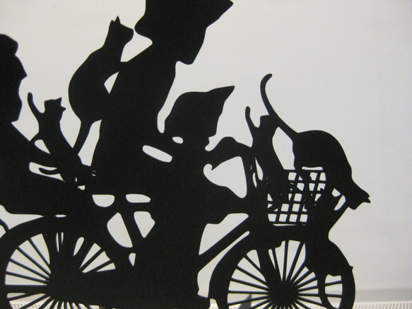 立つ切り絵　自転車で猫と引越し 2枚目の画像