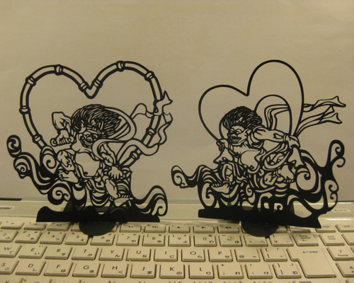 立つ切り絵「ハート風神+ハート雷神」 1_23ecc95339dafb810fd0a03bef2a