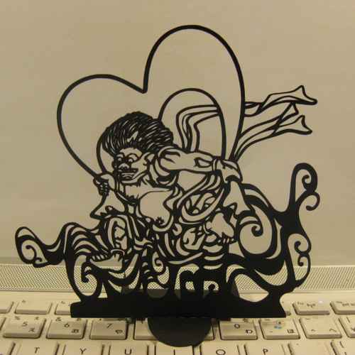 立つ切り絵「ハート風神+ハート雷神」