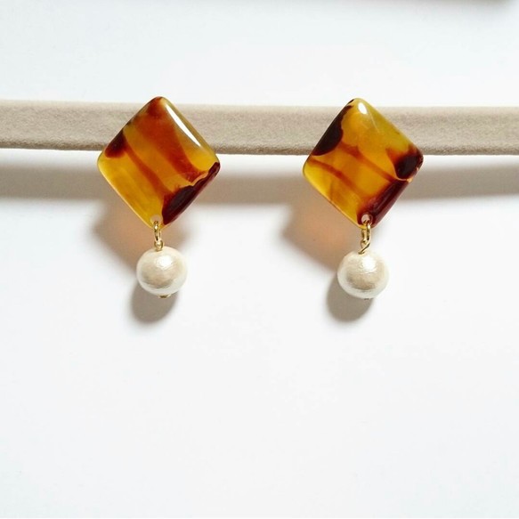 ひし形べっ甲×cotton pearl○earring 3枚目の画像