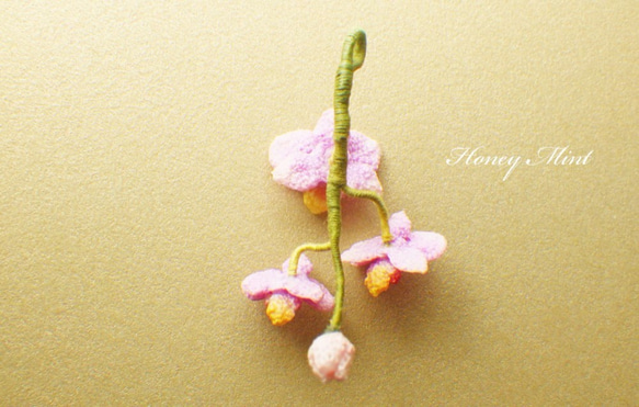 幸福が飛んでくる、レース糸で編んだ胡蝶蘭のネックレス(ピンク) 3枚目の画像