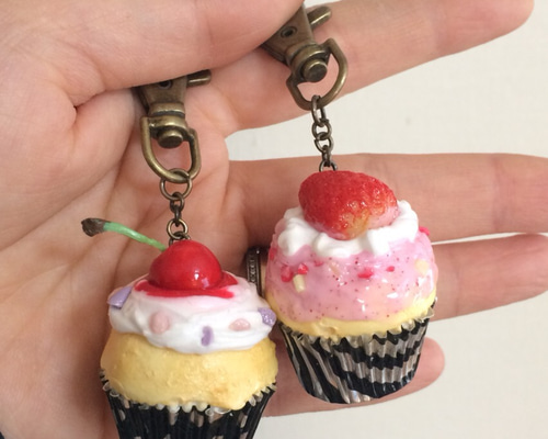 R*n様 カップケーキさんの編みぐるみキーホルダー〇 キャプションお読みください R*n様 カップケーキさんの編みぐるみキーホルダー〇